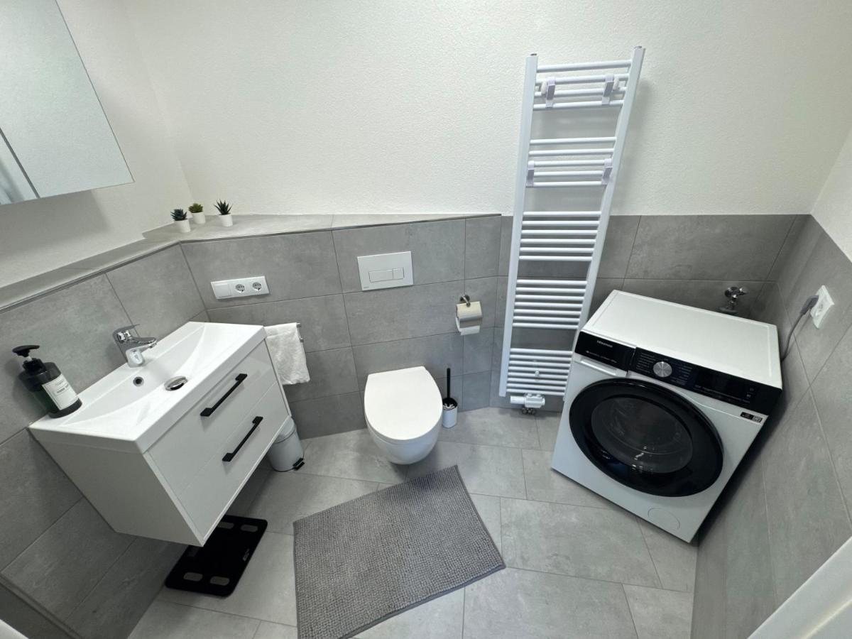 Badezimmer mit Waschtrockner