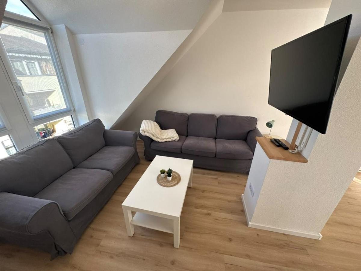 Sitzecke mit zwei Sofas